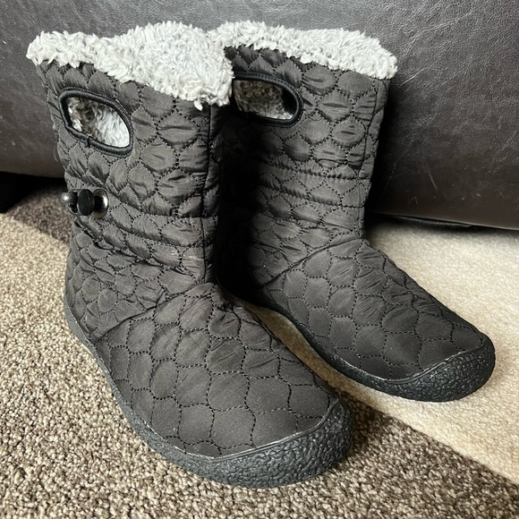 Coldwater Creek Women's "Vista" Quilted Fleece Boots by Walk With Me - 9 - Picture 1 of 10